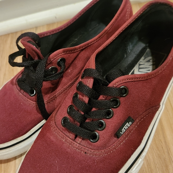 Vans burgundy low tops size 6.5 mens 8 womens - Picture 4 of 4